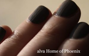 selbstgemischter Nagellack mit Alva Pigment Home of Phoenix