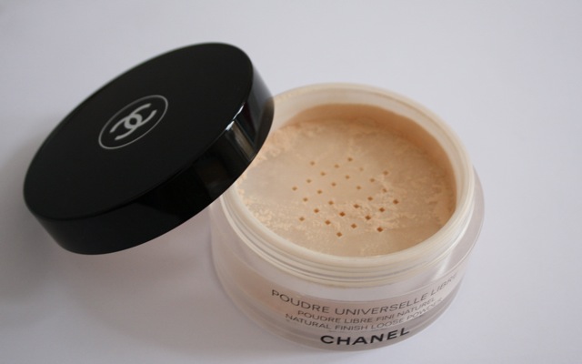 Review: Chanel Poudre Universelle Compacte - Natural Finish