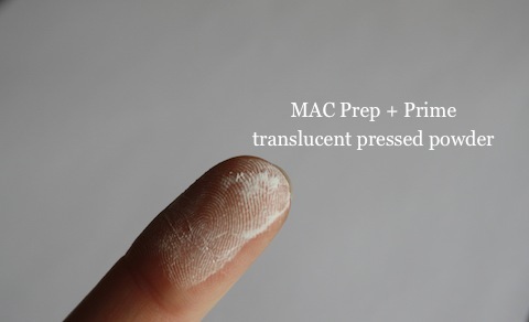Swatch MAC Prep + Prime transparent finishing powder