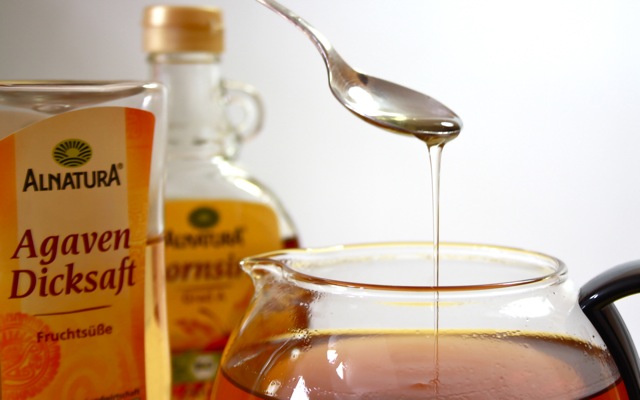 Eisteerezept: Sirup, Agavendicksaft oder Honig hinzufügen