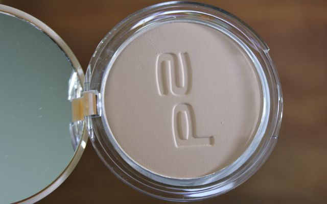 Swatch und Review P2 Nearly Nude compact powder 015 caramel beach