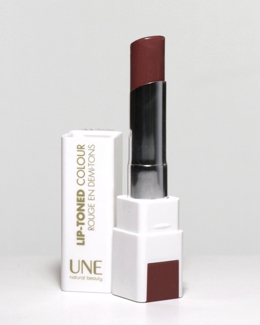 Review UNE Lip Toned Colour Lipstick L09