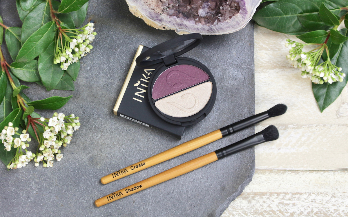 INIKA Mineral Pressed Eyeshadow Duo Plum + Pearl - Swatches and Makeup