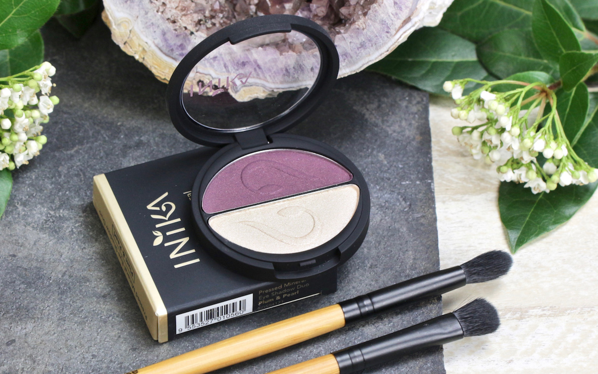 Review and Swatch: INIKA Pressed Mineral Eyeshadow Duo "Plume + Pearl"