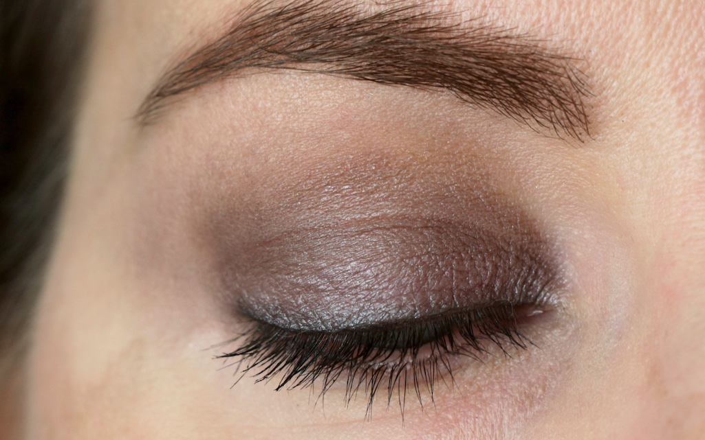 Augenmakeup mit Börlind "46 - stone", Kajal "black", Augenbrauenstift "brown", Long Lasting Volume Mascara "black"