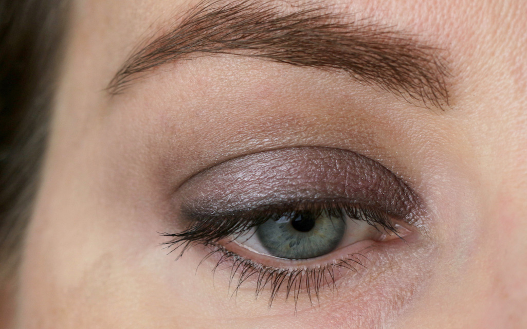 Augenmakeup mit Börlind "46 - stone", Kajal "black", Augenbrauenstift "brown", Long Lasting Volume Mascara "black"